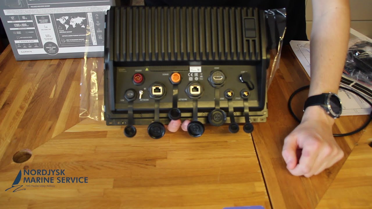 Unboxing af garmin gpsmap 1223xsv - Dansk Marine Center
