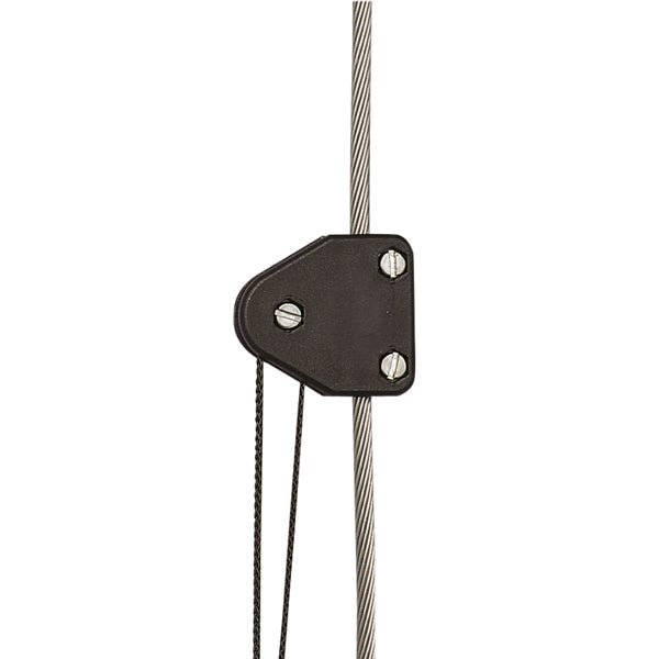 Vane/stern mount for radar reflector