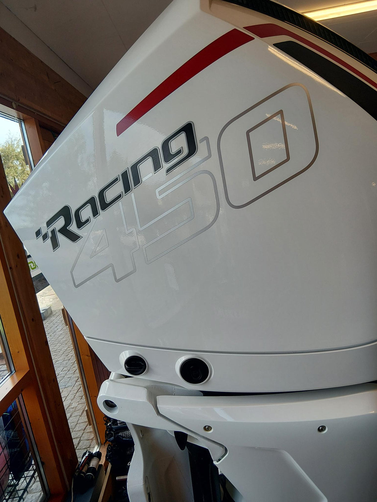 Mercury Racing 450R V8 - Cold Fusion White
